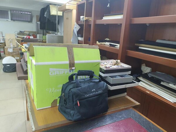 1#5945 Orecchini Moschino e ciondoli 2 Jewels in vendita - foto 33