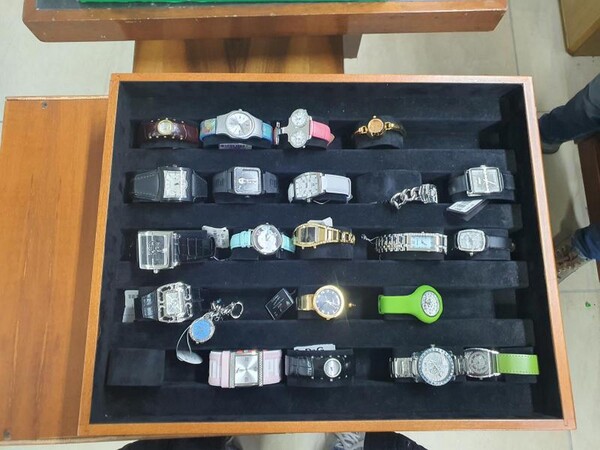 3#5945 Orologi da polso in vendita - foto 13
