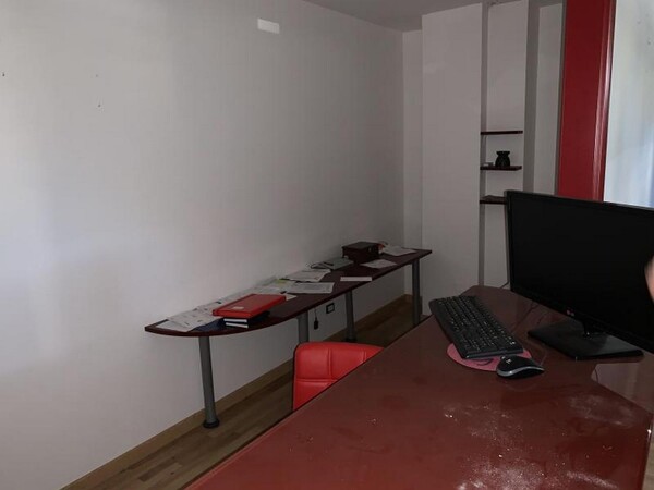 2#5957 Arredo ufficio in vendita - foto 7