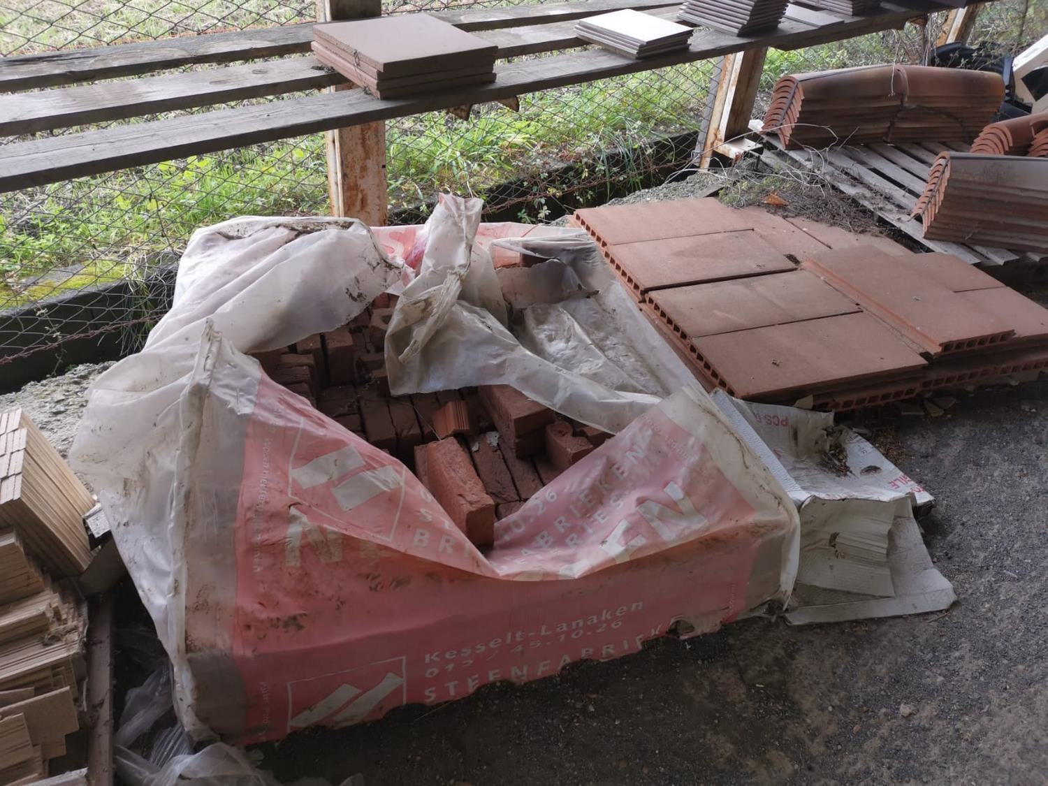 Lot Building material