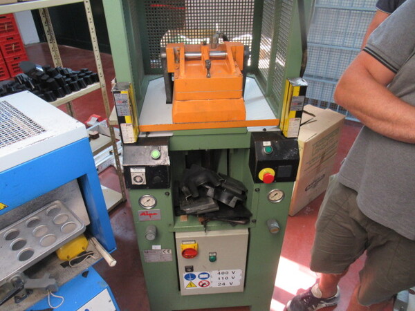 1#5971 Compendio beni mobili per produzione di calzature in vendita - foto 88