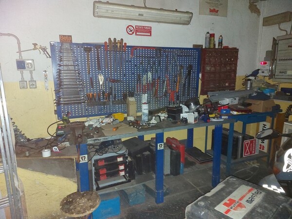 1#5989 Attrezzatura per officina e arredi ufficio in vendita - foto 3