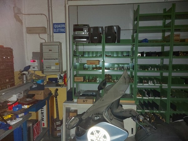 1#5989 Attrezzatura per officina e arredi ufficio in vendita - foto 4