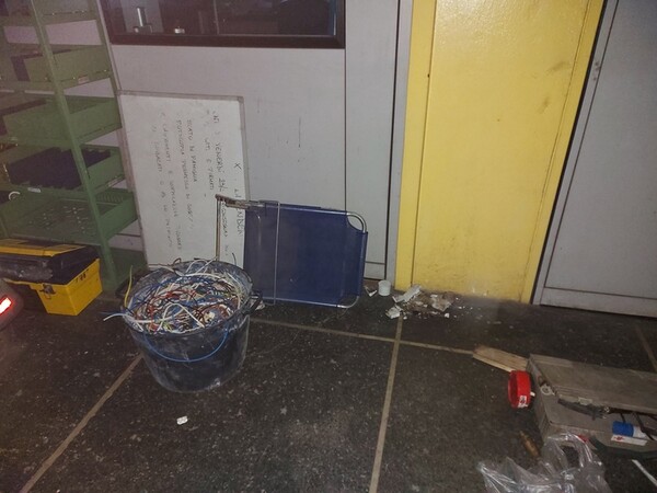 1#5989 Attrezzatura per officina e arredi ufficio in vendita - foto 7