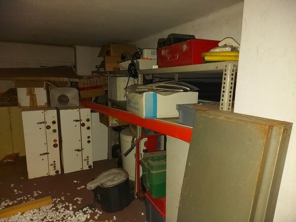 1#5989 Attrezzatura per officina e arredi ufficio in vendita - foto 28
