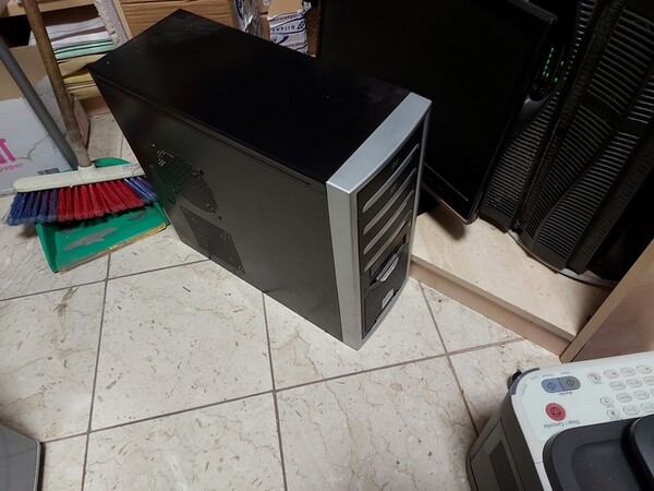8#5992 Arredi e attrezzature da ufficio in vendita - foto 2