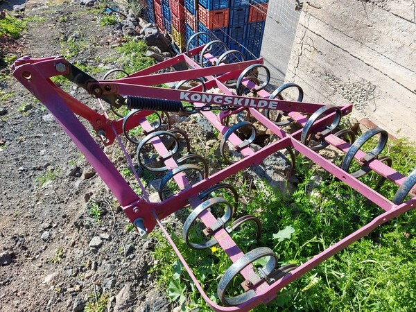 9#5992 Vibrocoltivatore Kongskilde e Spandiconcime Gherardi in vendita - foto 1