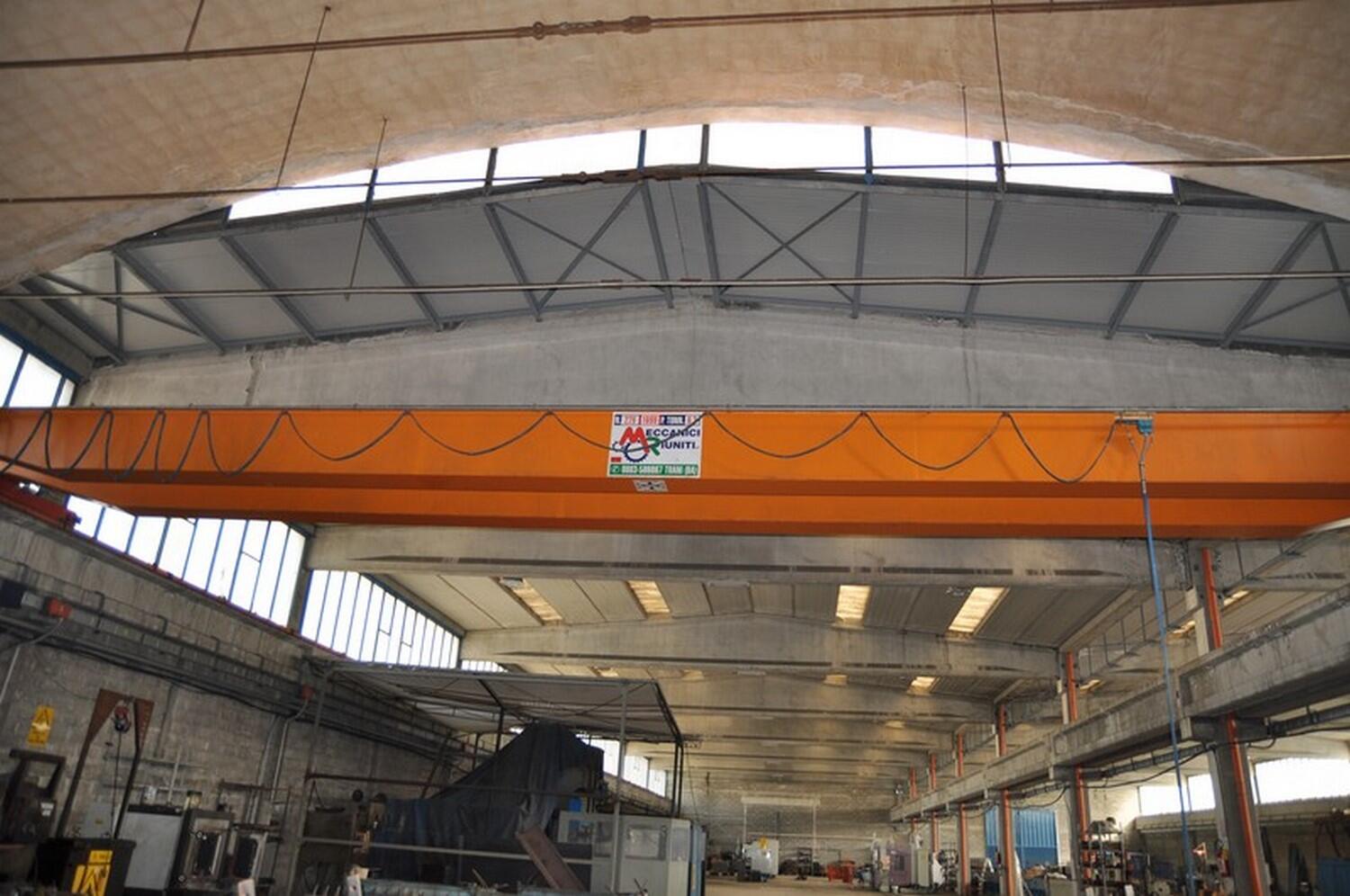 Lot Overhead crane