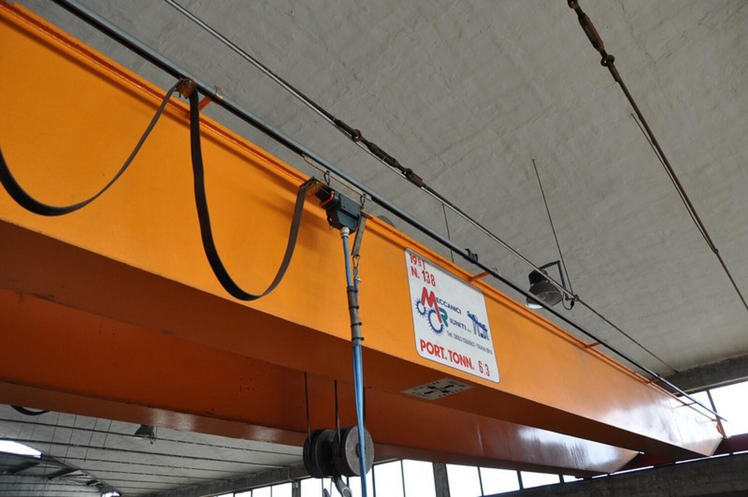 Lot Overhead crane