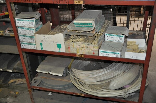 26#6024 Materiale elettrico e ricambi in vendita - foto 2