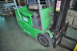 Carrello elevatore Cesab con caricabatteria - Lotto 10 (Asta 6028)