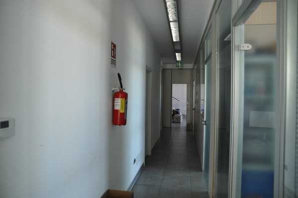 12#6028 Arredi e attrezzature per ufficio in vendita - foto 23