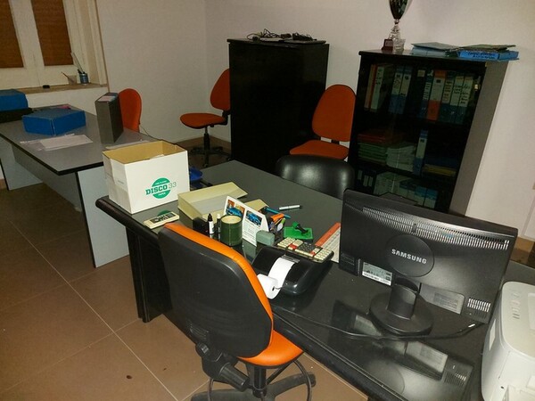 1#6042 Arredi e attrezzature per ufficio in vendita - foto 2