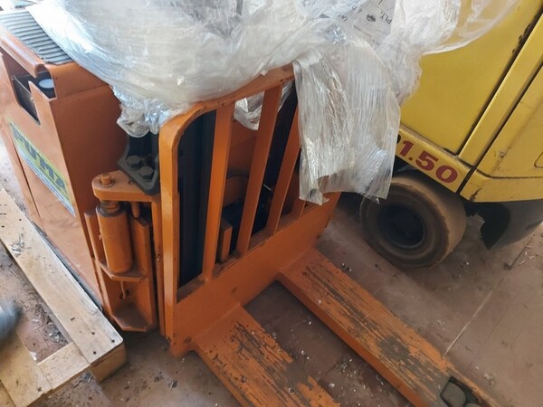 3#6042 Stoccatore elettrico Still e transpallet manuale in vendita - foto 10
