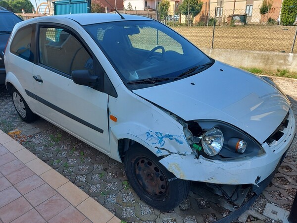 1#6052 Autocarro Ford Fiesta in vendita - foto 9