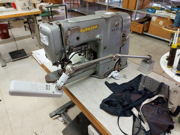 103#6059 Macchine lineari Juki e Pfaff in vendita - foto 6