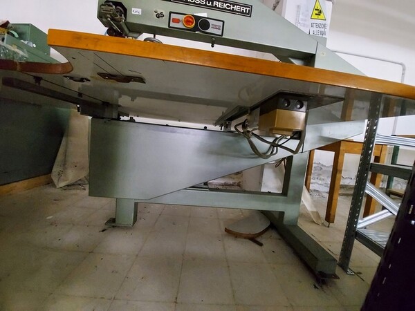 155#6059 Sega a nastro per tessuto Kuris e pressa adesivatrice in vendita - foto 5