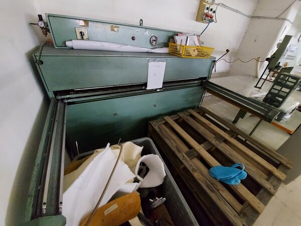 155#6059 Sega a nastro per tessuto Kuris e pressa adesivatrice in vendita - foto 9