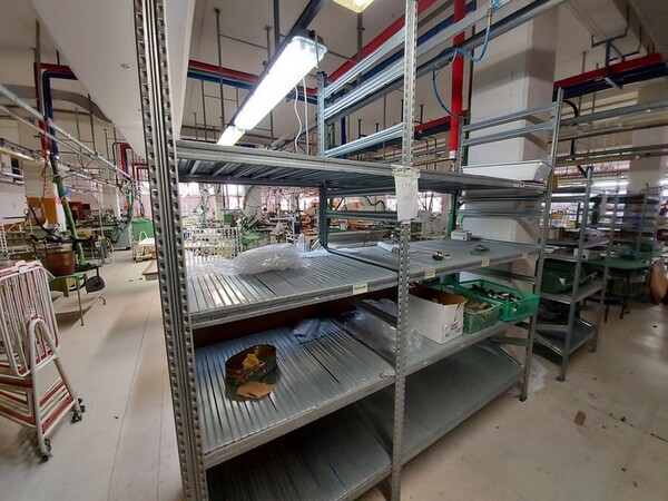 157#6059 Arredamento per laboratorio tessile e  utensili per la lavorazione tessile in vendita - foto 8