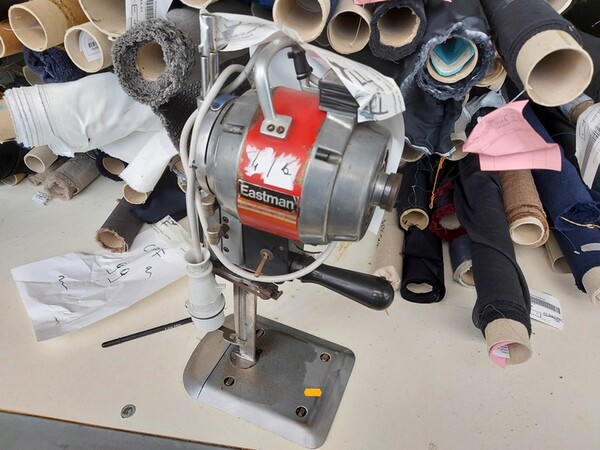 157#6059 Arredamento per laboratorio tessile e  utensili per la lavorazione tessile in vendita - foto 18