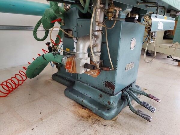 163#6059 Presse da stiro e macchina attaccabottoni Union Special Lewis in vendita - foto 3