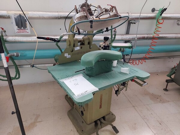 163#6059 Presse da stiro e macchina attaccabottoni Union Special Lewis in vendita - foto 6