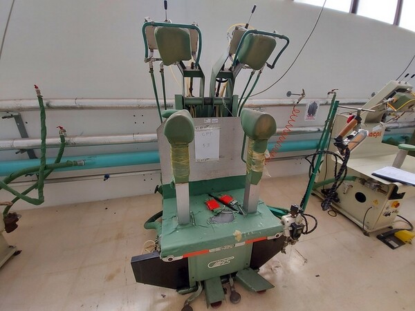 163#6059 Presse da stiro e macchina attaccabottoni Union Special Lewis in vendita - foto 12