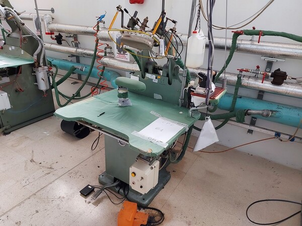 163#6059 Presse da stiro e macchina attaccabottoni Union Special Lewis in vendita - foto 21