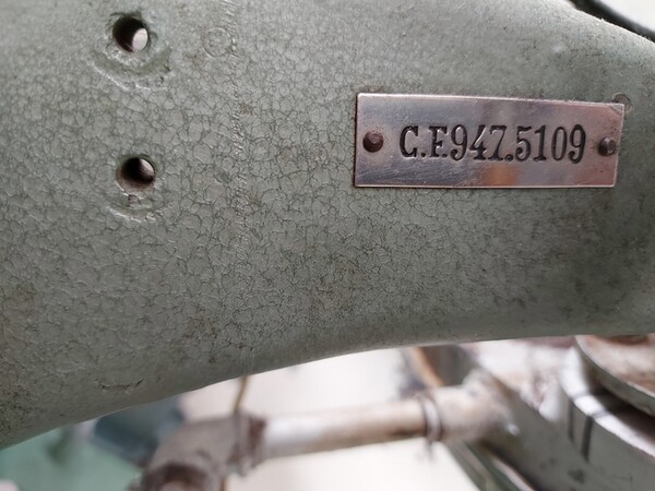 163#6059 Presse da stiro e macchina attaccabottoni Union Special Lewis in vendita - foto 22