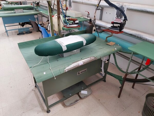 163#6059 Presse da stiro e macchina attaccabottoni Union Special Lewis in vendita - foto 28