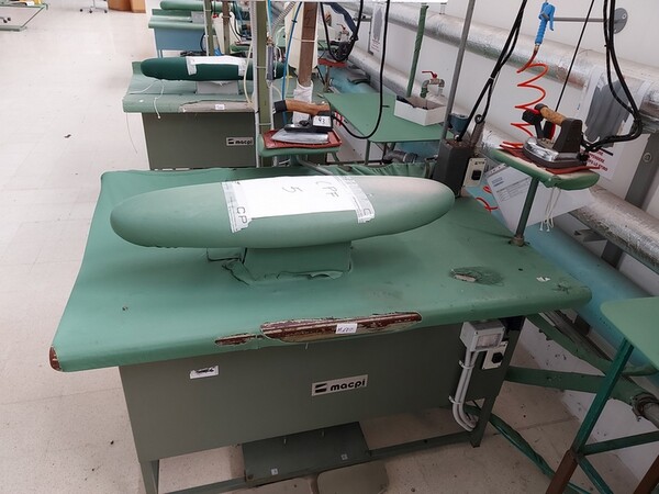 163#6059 Presse da stiro e macchina attaccabottoni Union Special Lewis in vendita - foto 31