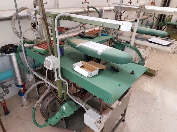 163#6059 Presse da stiro e macchina attaccabottoni Union Special Lewis in vendita - foto 36