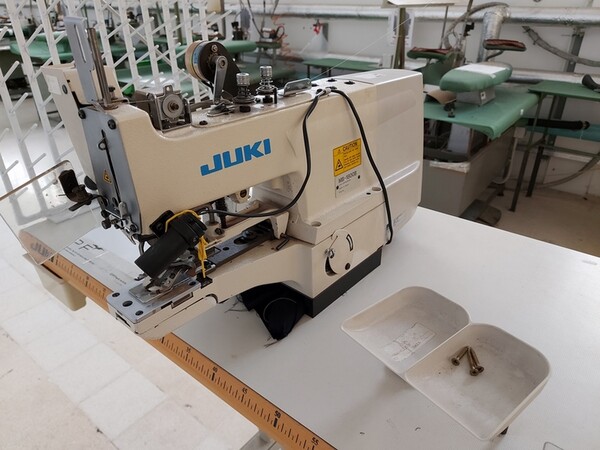 163#6059 Presse da stiro e macchina attaccabottoni Union Special Lewis in vendita - foto 43