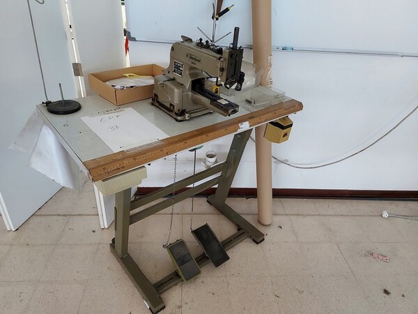 163#6059 Presse da stiro e macchina attaccabottoni Union Special Lewis in vendita - foto 56