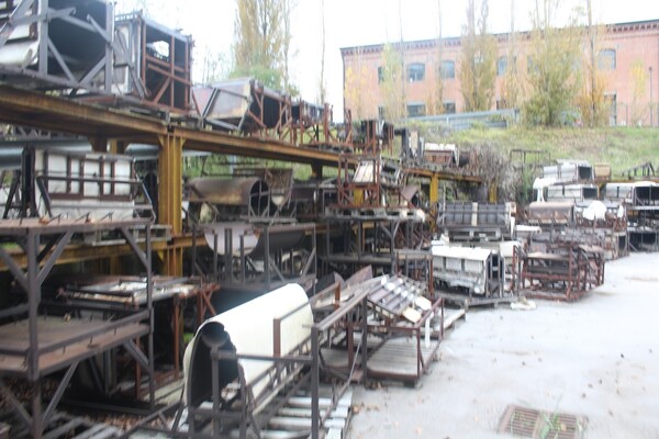 35#6068 Stampi in metallo e materiale ferroso vario in vendita - foto 21
