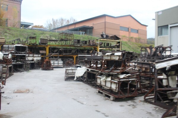 35#6068 Stampi in metallo e materiale ferroso vario in vendita - foto 23