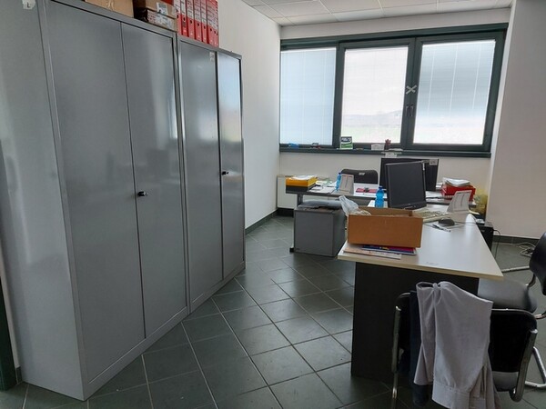 3#6077 Arredi e attrezzature per ufficio in vendita - foto 4
