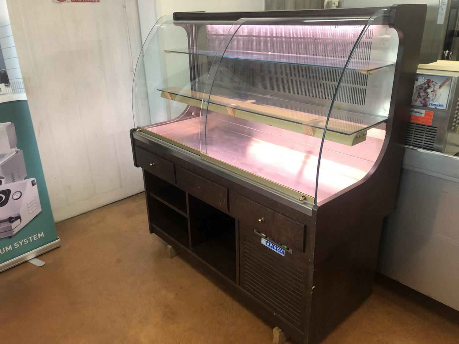 Lot Refrigerated display case