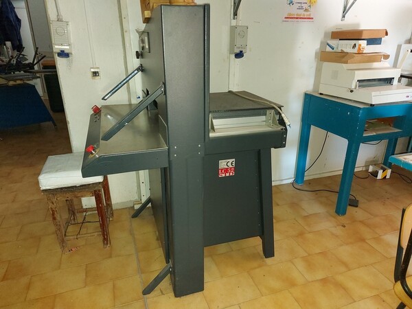 6#6096 Tagliacarta idraulico in vendita - foto 1