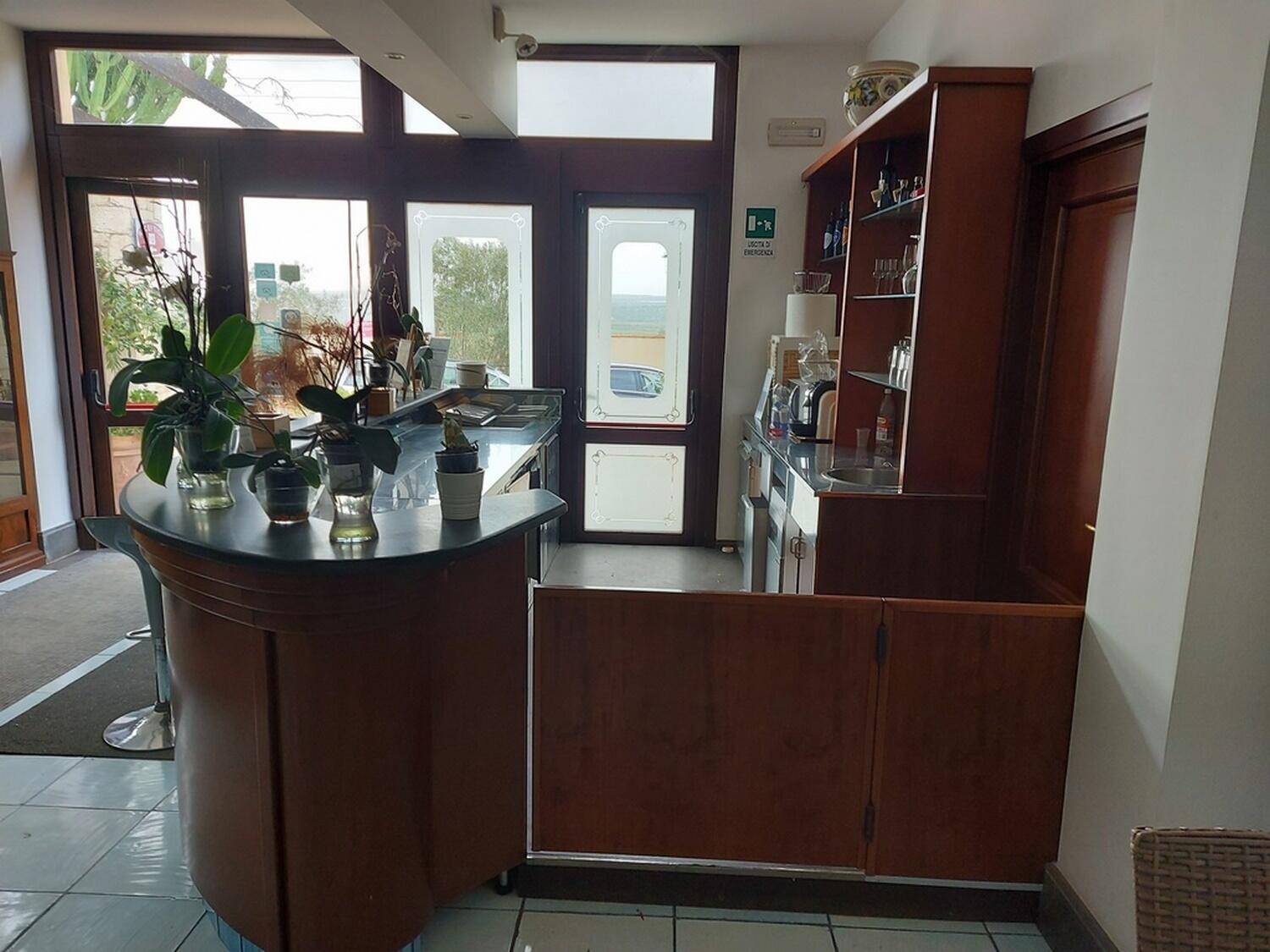 Lot Hotel furnishings and equipment