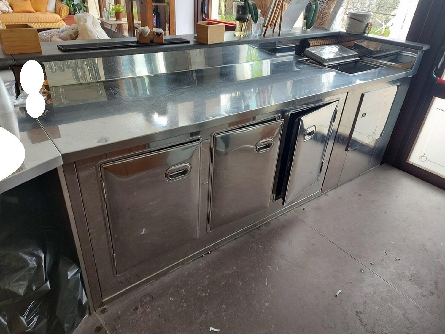 Lot Hotel furnishings and equipment