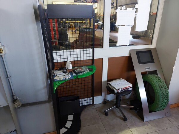 1#6107 Attrezzature da officina e gomme Michelin in vendita - foto 47