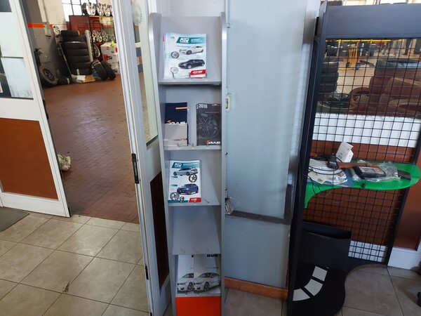 1#6107 Attrezzature da officina e gomme Michelin in vendita - foto 48