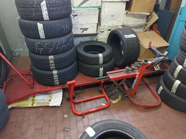 1#6107 Attrezzature da officina e gomme Michelin in vendita - foto 52