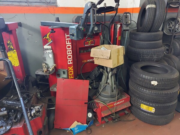 1#6107 Attrezzature da officina e gomme Michelin in vendita - foto 57