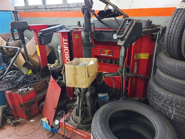 1#6107 Attrezzature da officina e gomme Michelin in vendita - foto 58