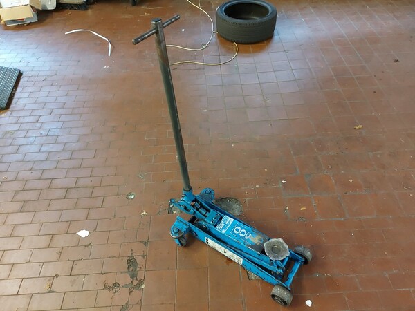 1#6107 Attrezzature da officina e gomme Michelin in vendita - foto 73