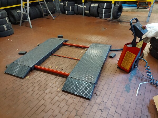 1#6107 Attrezzature da officina e gomme Michelin in vendita - foto 75