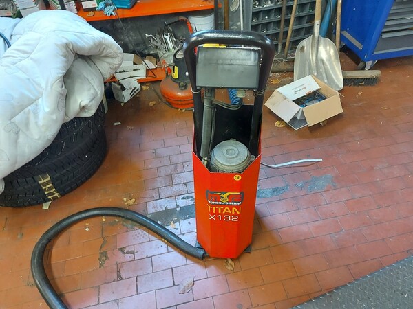 1#6107 Attrezzature da officina e gomme Michelin in vendita - foto 76