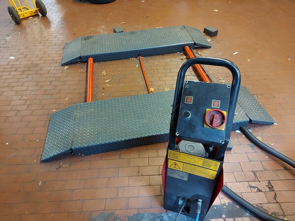 1#6107 Attrezzature da officina e gomme Michelin in vendita - foto 77
